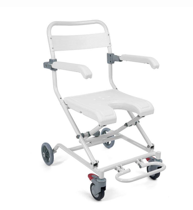 Lekki, składany wózek inwalidzki z białymi ramami, podłokietnikami i czterema kołami, przeznaczony do użytku w domu i n