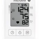 Monitor ciśnienia krwi z wyświetlaczem pokazującym czas, ciśnienie, tętno i symbol serca, z trzema przyciskami pod ekran