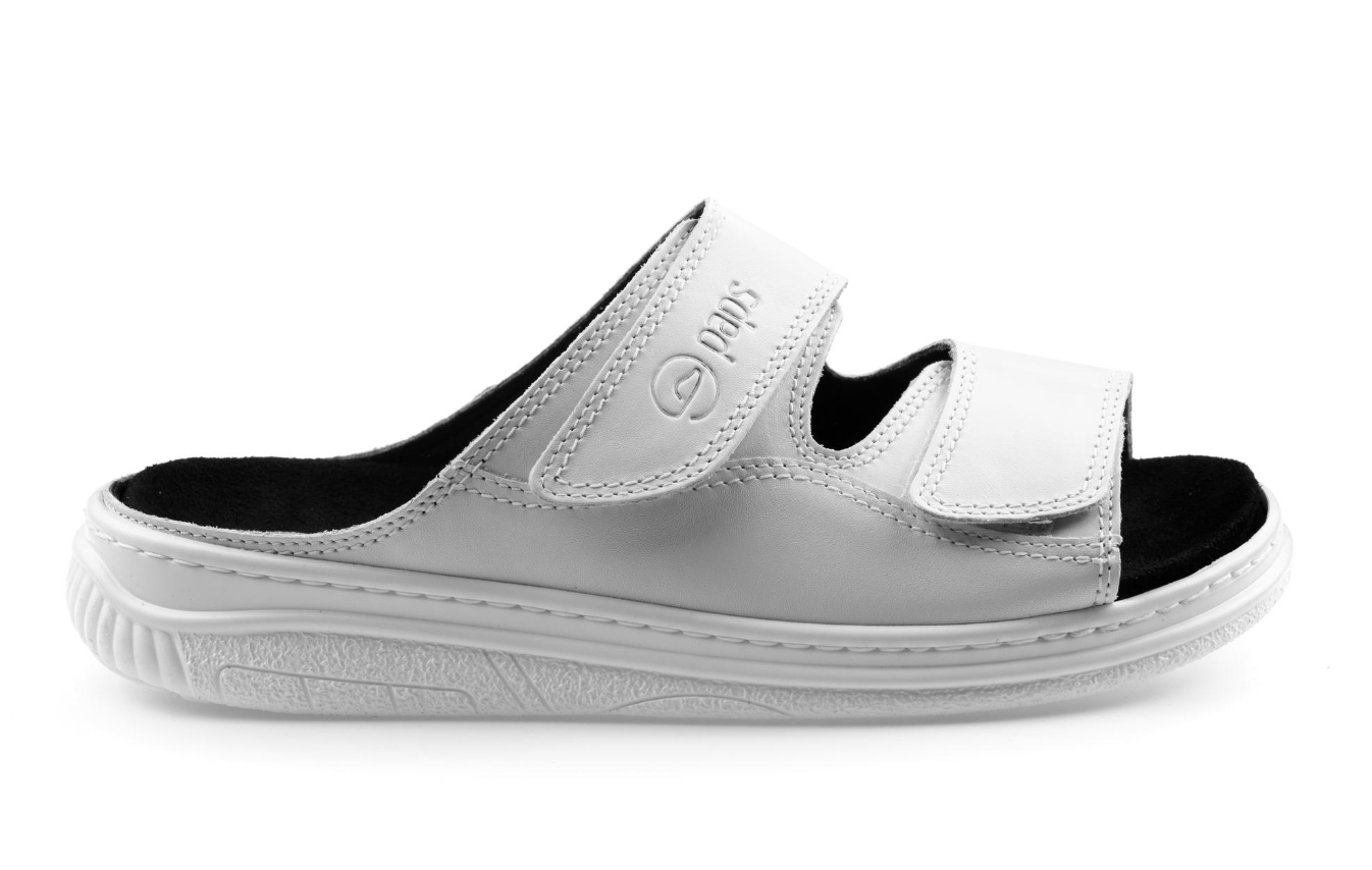 Białe klapki na rzepy z czarnym wkładką i podeszwą, logo podo na pasku.