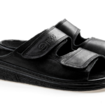 Czarne, otwarte sandały na rzepy z miękką podeszwą i wyściełanym wnętrzem.