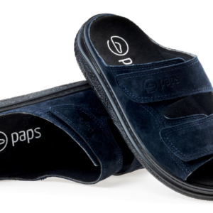 Ciemnoniebieskie kapcie z dwoma rzepami, logo paps na wkładce i na paskach, na białym tle.