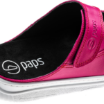 Różowe, miękkie buty z zapięciem na rzep, z logo paps na wkładce i na pasku, z białą podeszwą.