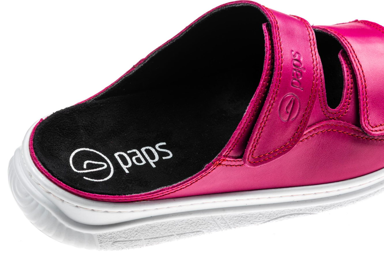 Różowe, miękkie buty z zapięciem na rzep, z logo paps na wkładce i na pasku, z białą podeszwą.