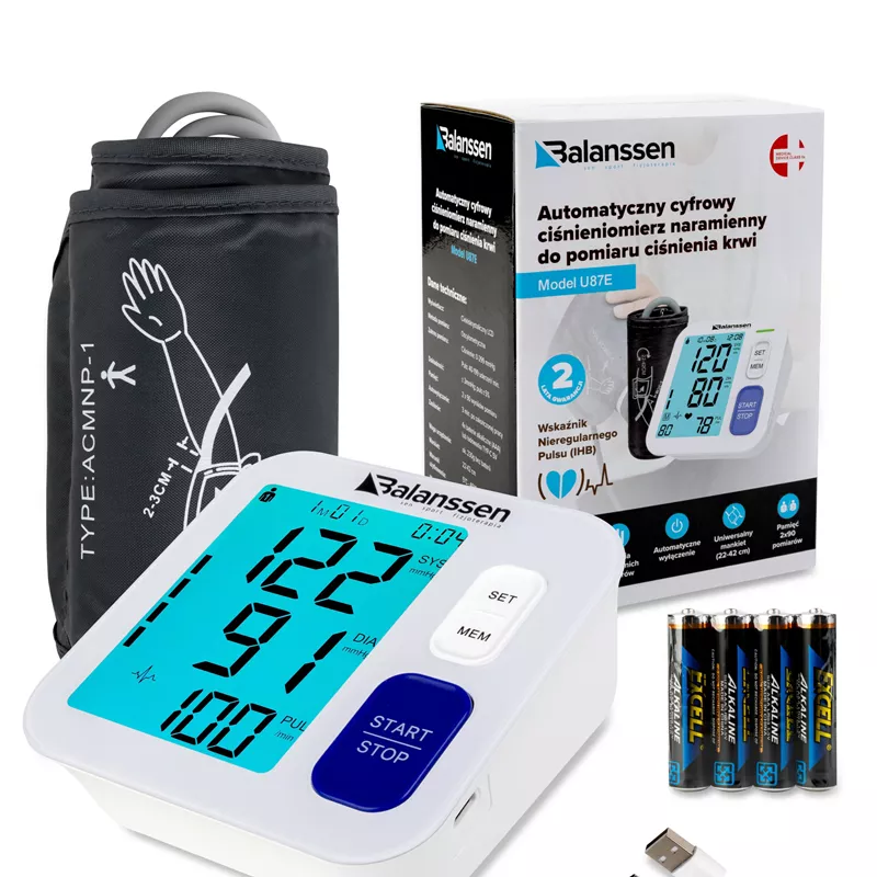 Automatyczny ciśnieniomierz naramienny z wyświetlaczem, bateriami i torbą do przechowywania.