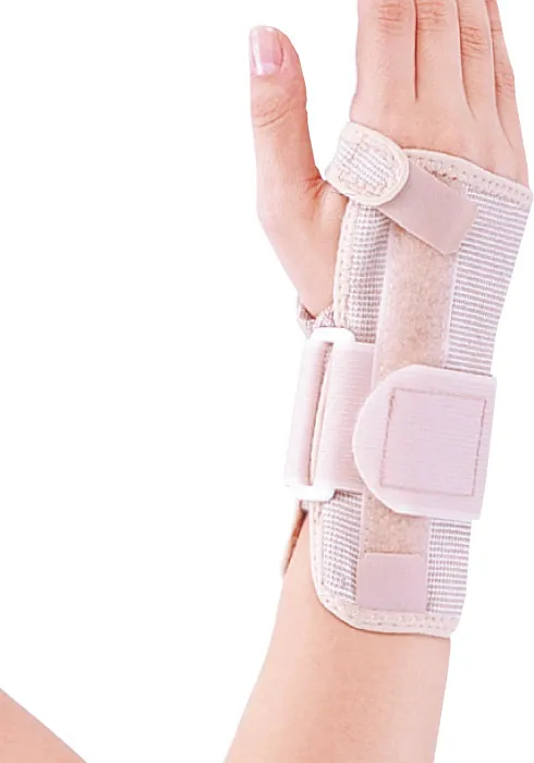 Stabilizator nadgarstka z rzepami i elastycznym opatrunkiem, zakładany na lewą rękę.