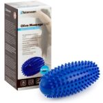 Piłka do masażu o długości 14,5 cm, pokryta wypustkami, w kolorze niebieskim, w opakowaniu z opisem funkcji i zastosowani